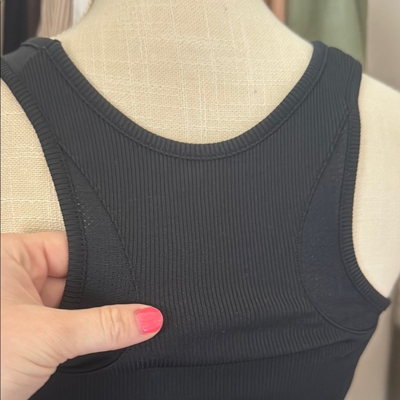 Under Armour Black Fitted Sleeveless Tank Top - Picture 3 of 3